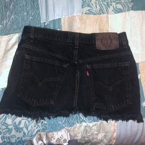 SMALL LEVI’S BLACK DENIM SKIRT